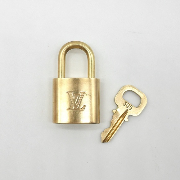 🍓LV Lock and Key #305 - Picture 1 of 3